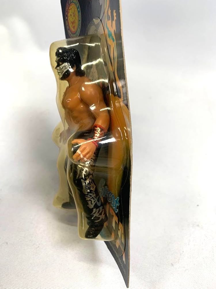 Great Muta Figure New Pro Wrestling nwo : Amazon.ca: Sports